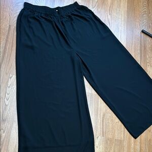 Elegant solid black chiffon wide leg palazzo chic dress pants. Size 2XL.